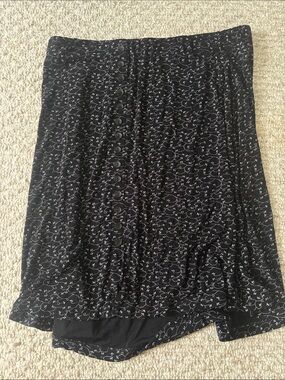 🌸 3/$15 Vintage Briggs New York Black Floral-Print Asymmetrical Button Skirt